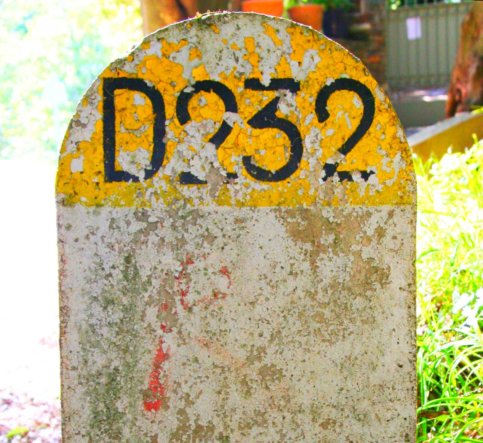 Borne kilométrique. Avril 2008. Photo D.A.