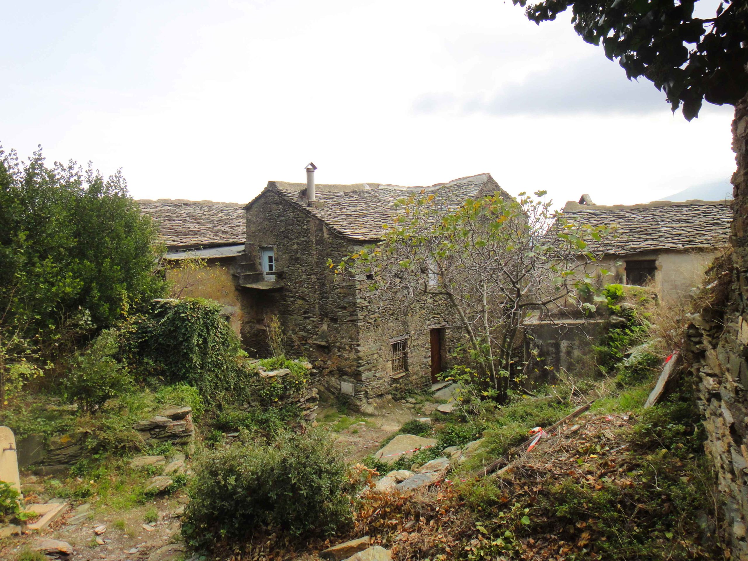 Ancienne école de Lapedina suprana. Janvier 2011. Photo Jean-Paul Llavador