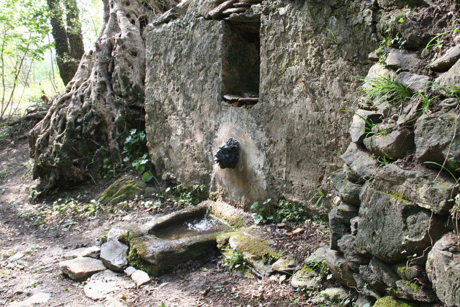 Fontaine Landi. Avril 2007. Photo D.A.