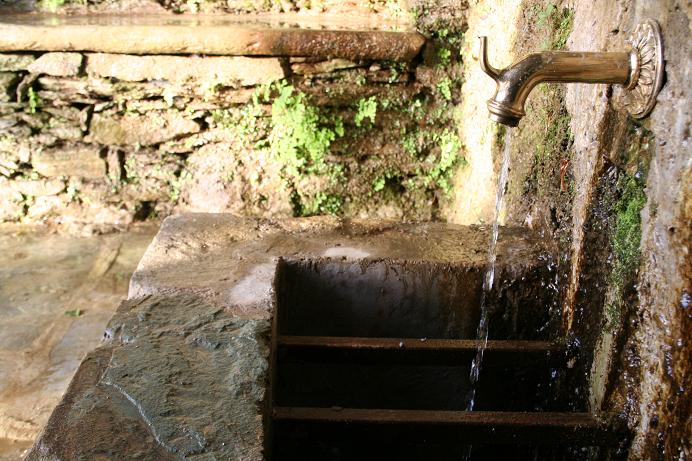 Fontaine de Pietronacce. Avril 2007. Photo D.A.