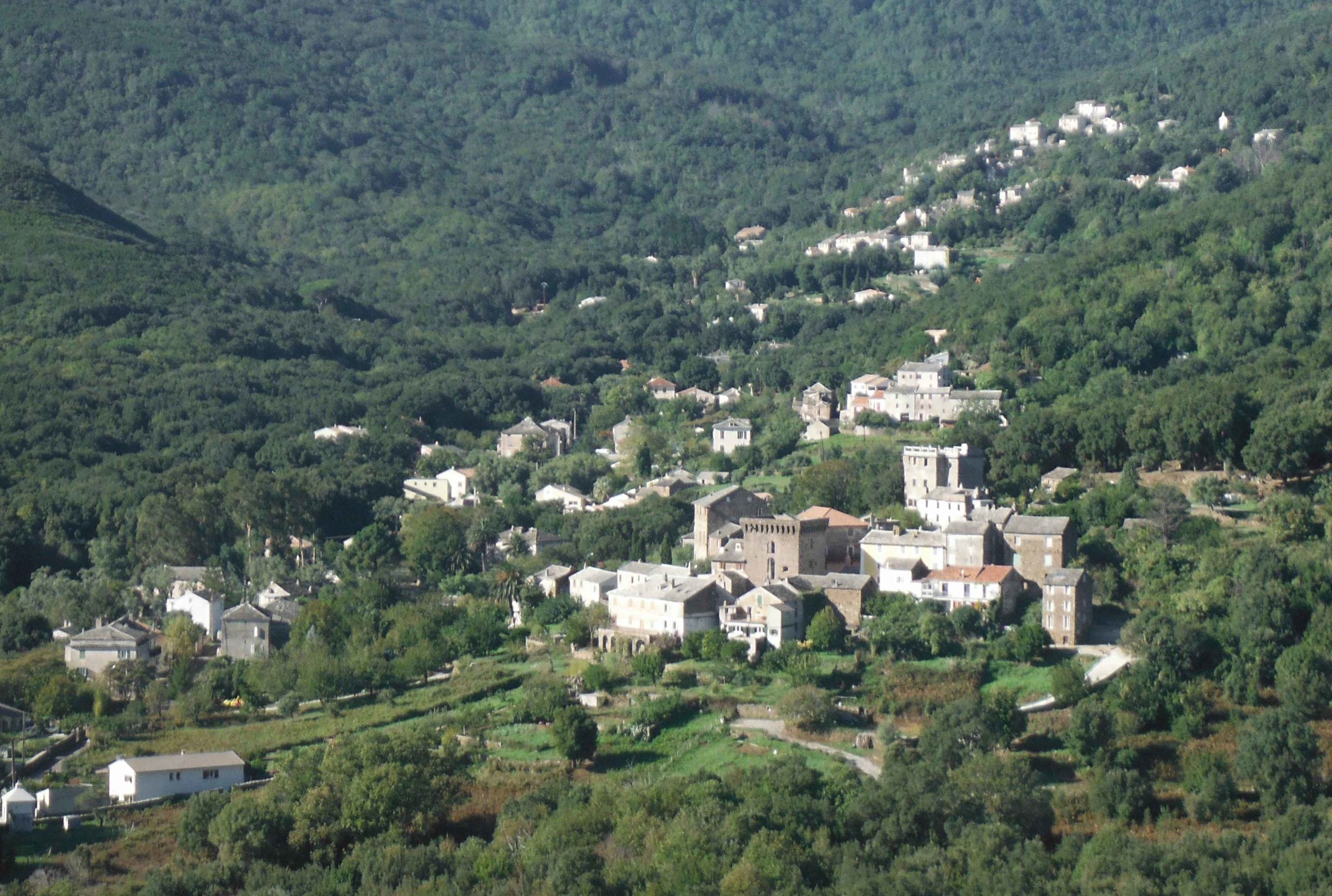 L'Ornetu et les hameaux vus depuis E piscine. Octobre 2012. Photo Angeline Rocchietti