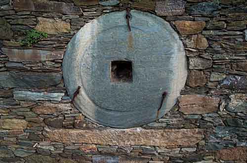 Meule en pierre de Pietronacce. Décembre 2000. Photo D.A.