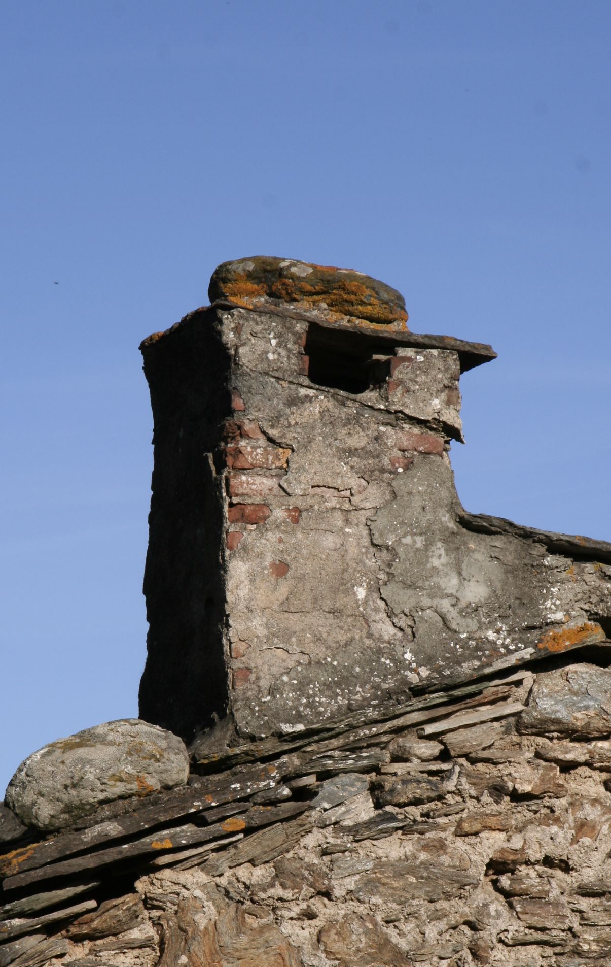 Cheminée maison Tomasini à Saint-Léonard