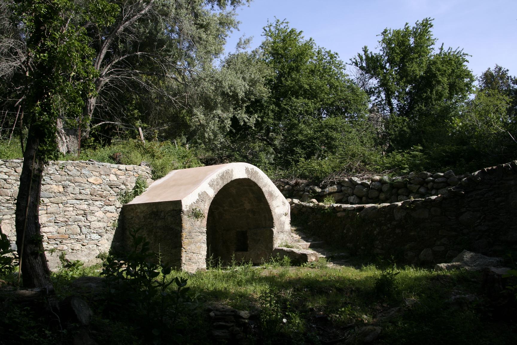 Fontaine du Ponticellu. Mai 2008. Photo D.A
